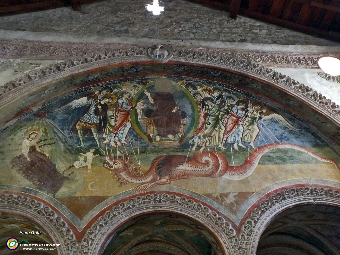 25 Grandissimo meraviglioso affresco del 1100 sulla controfacciata .JPG